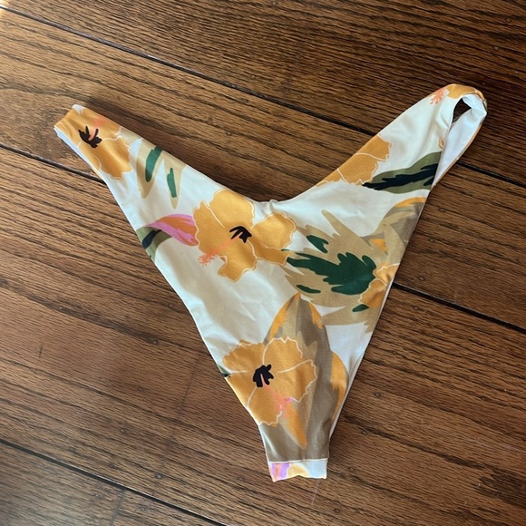 L Space Sandy Bikini Bottoms Size M - Picture 12 of 16